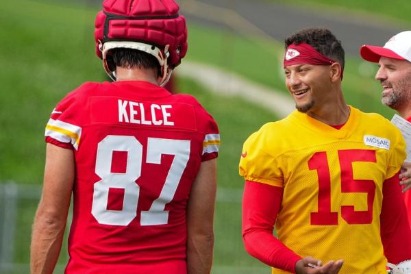 Chiefs TE Travis Kelce on engagement: ‘I got one more ring’