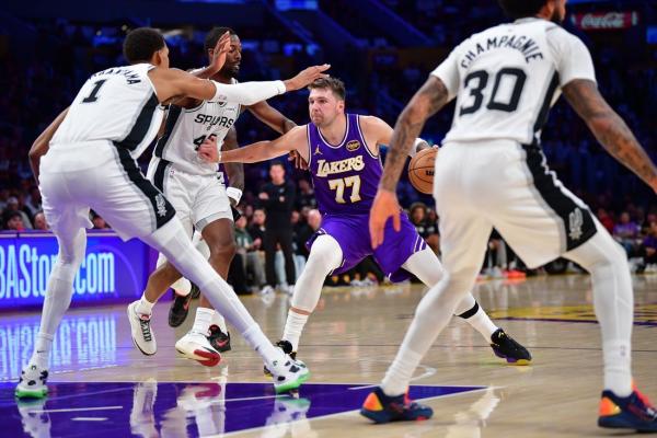 Luka Doncic (35) helps Lakers overtake Spurs in 4th quarter