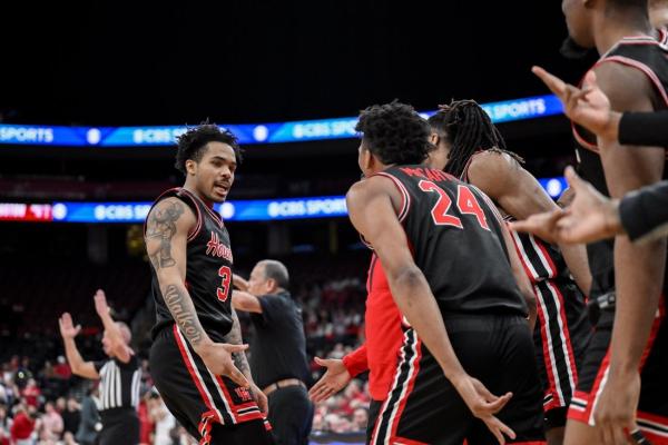 No. 8 Houston snaps No. 14 Arkansas’ four-game streak