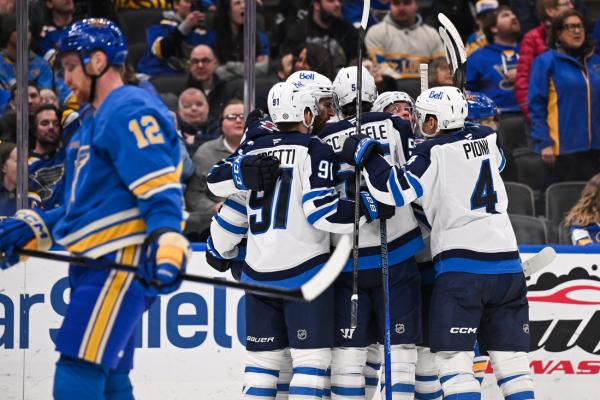 NHL roundup: Jets top Blues in shootout, win 9th straight