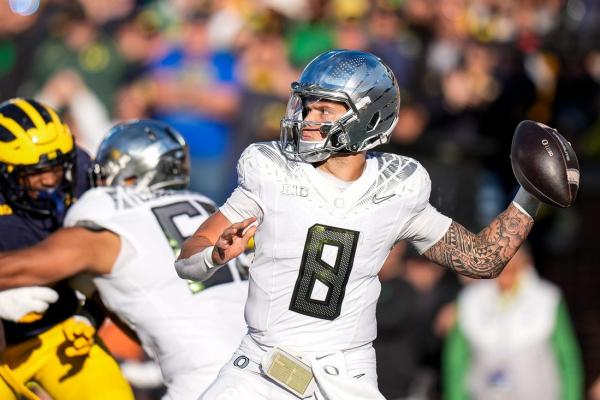 No. 1 Oregon dominates Michigan at The Big House to improve to 9-0