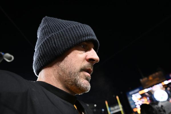 Aaron Rodgers ‘not going to make any emotional decisions’ re: retirement