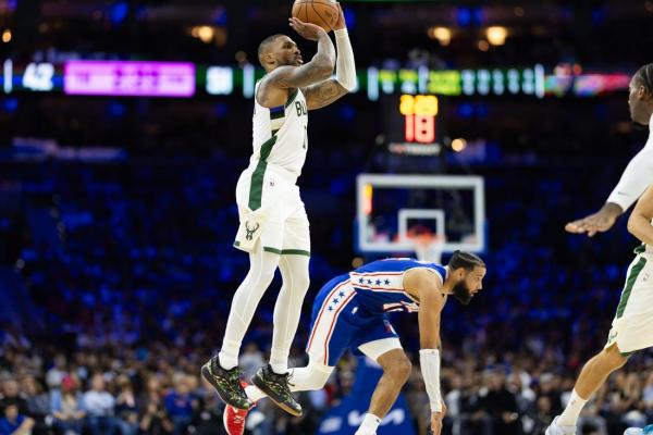 Damian Lillard, Bucks pull away for opening win over 76ers thumbnail