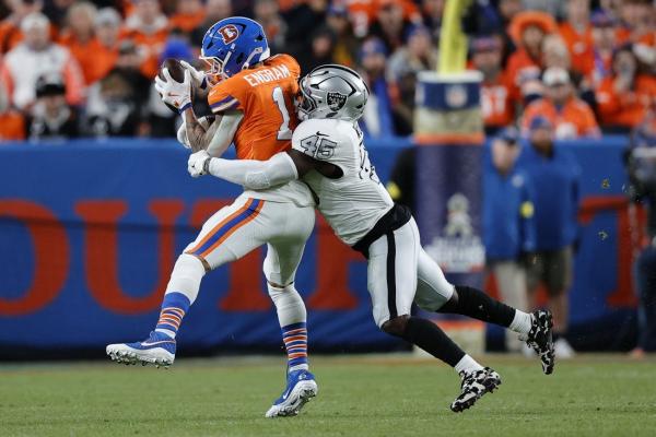 Broncos defense shuts down Raiders despite offensive struggles