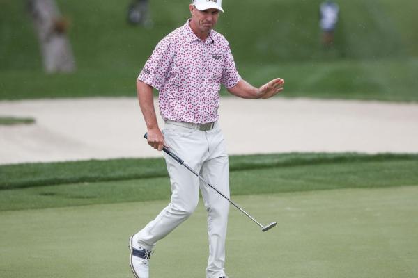 Steven Alker matches career-best round to lead Simmons Bank Championship