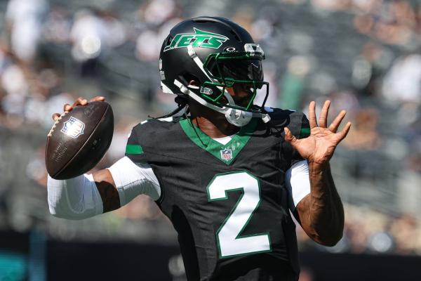 Reports: Jets replacing QB Justin Fields with Tyrod Taylor