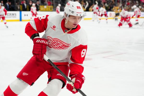 Red Wings, Utah both out to bolster thin playoff chances