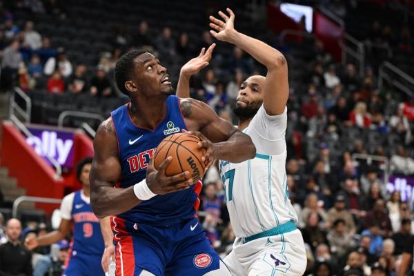 Pistons start fast, hang on to defeat Hornets 112-102