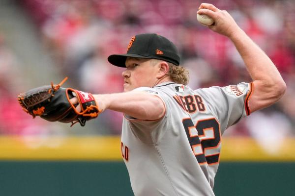 Giants rally in ninth to spoil Opening Day for Reds