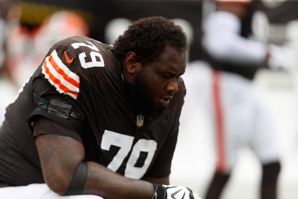 Browns place OT Dawand Jones on IR, sign Geron Christian thumbnail