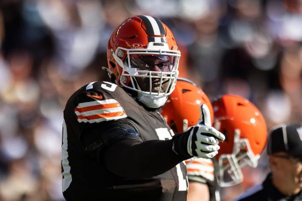 Browns OT Dawand Jones (ankle) will miss rest of season thumbnail