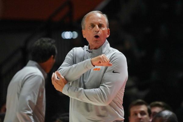 No. 11 Tennessee hits 100 in blowout of Austin Peay