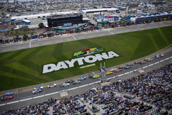 Daytona 500 start time moved up one hour Sunday