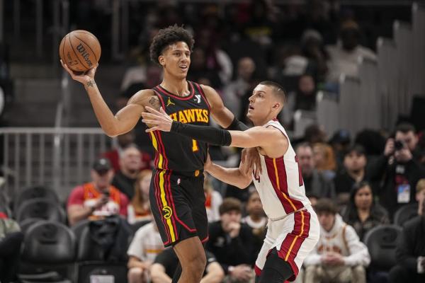 Jalen Johnson extends double-double streak as Hawks down Heat thumbnail