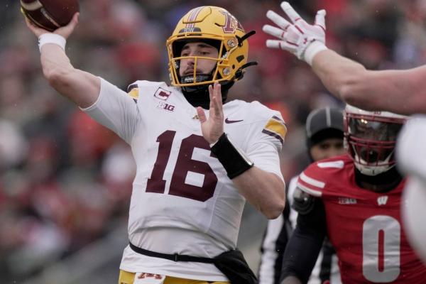 Bowl-streaking Minnesota meets Virginia Tech in Charlotte