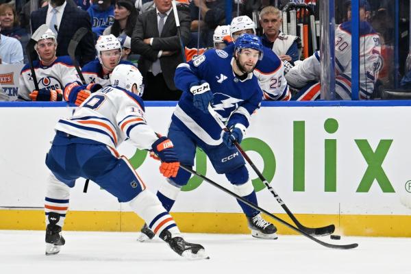 Lightning extend win streak to 6 with victory over slumping Oilers