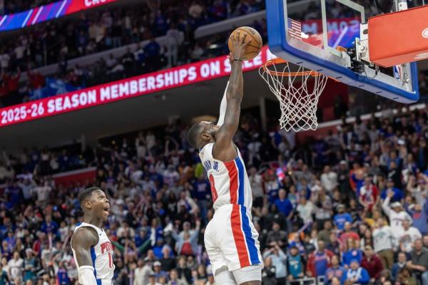 Officials acknowledge missed call at end of Knicks-Pistons game
