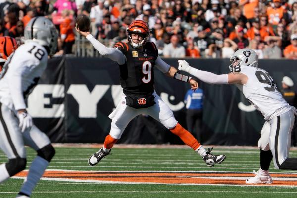 Joe Burrow tosses 5 TDs as Bengals rout lowly Raiders