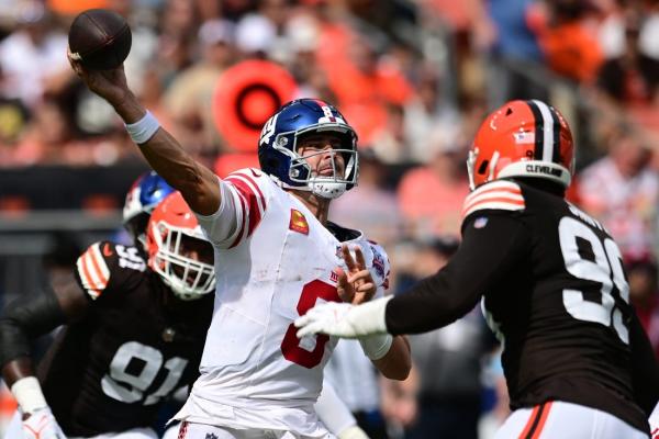 Giants avoid 0-3 start, pounce on Browns’ miscues