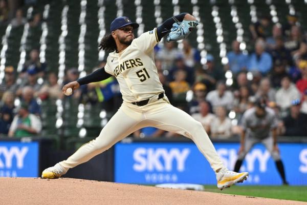 Brewers back Freddy Peralta with 5-run 5th to down Giants thumbnail