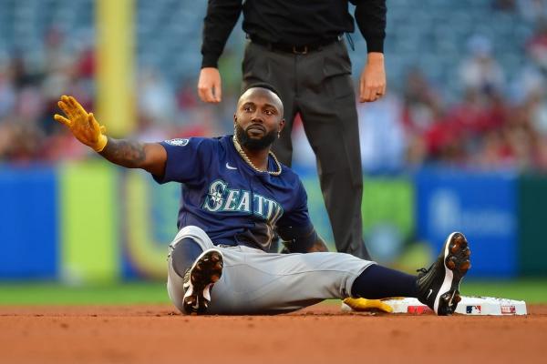 Mariners defeat Cardinals to extend win streak