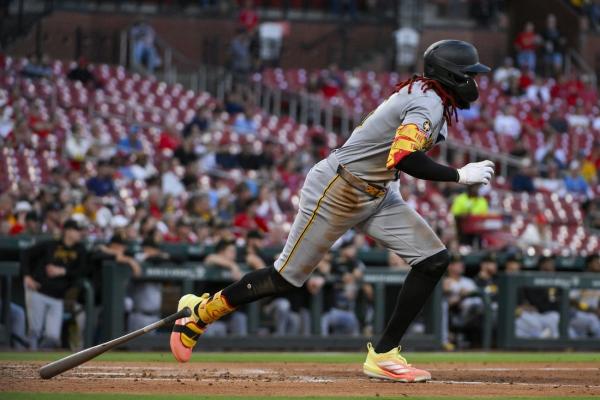 Pirates jump ahead early, take down Cardinals