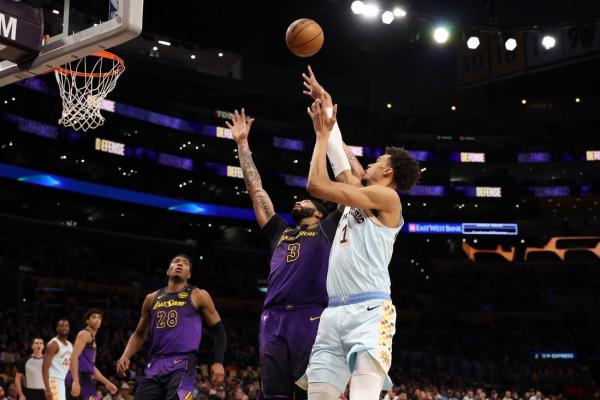 NBA roundup: Lakers lose, Clippers win in return to action