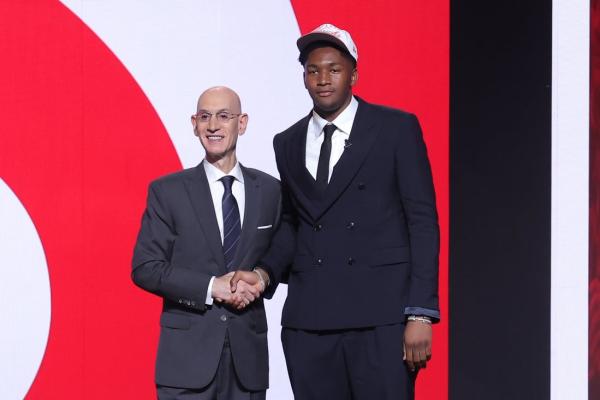 Pelicans rookie C Derik Queen has wrist surgery