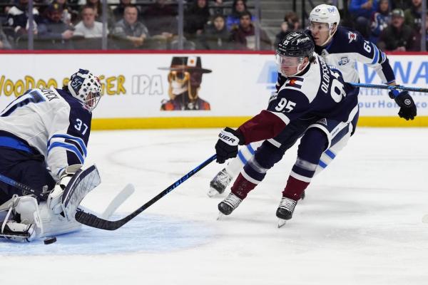 Avalanche top floundering Jets for 12th straight home win