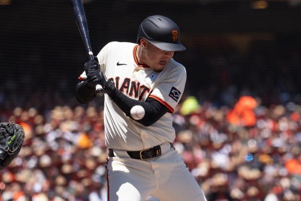 Giants' Wilmer Flores exercises option, Robbie Ray staying put thumbnail