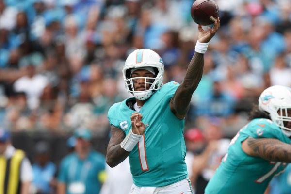Dolphins QB Tua Tagovailoa on track to play despite hip, thumb injuries