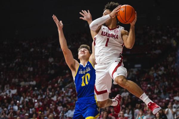 Aden Holloway explodes as No. 5 Alabama rolls over South Dakota State