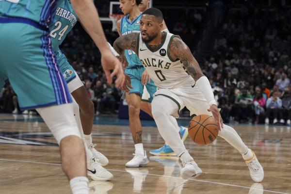 Damian Lillard idle as Bucks streak into Charlotte