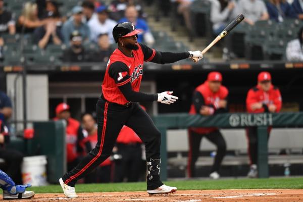 Luis Robert Jr. knocks in three to help White Sox beat Royals