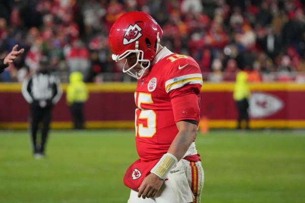 Patrick Mahomes says dwindling playoff odds won’t affect Chiefs’ fight