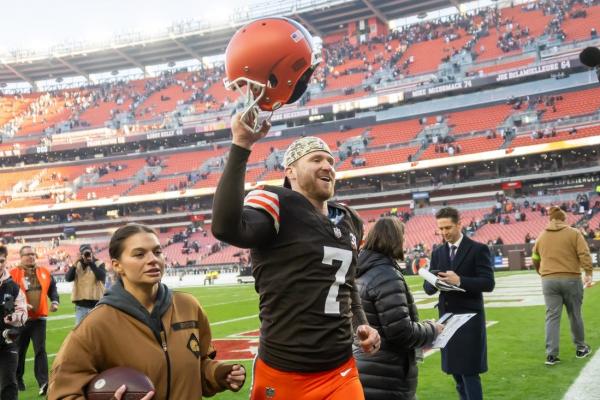 Report: Browns agree to 3-year, $15.9M extension with K Dustin Hopkins thumbnail