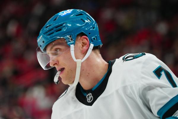 Panthers acquire F Nico Sturm from Sharks