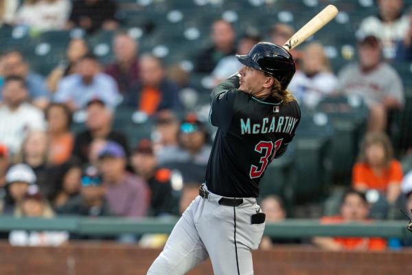 Five-run inning helps Giants top Diamondbacks