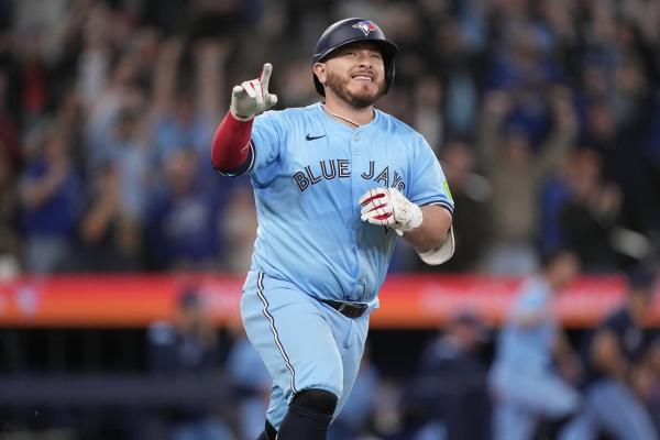 Blue Jays complete 6-run comeback, stun Red Sox in walk-off win