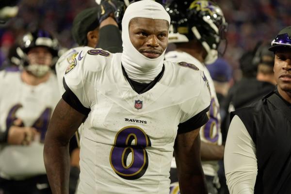 Ravens QB Lamar Jackson retaliates against fan for helmet slap