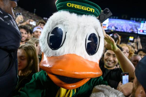 Top 25 poll: Oregon strengthens hold on No. 1 ranking