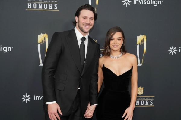 Bills’ Josh Allen, actress Hailee Steinfeld marry