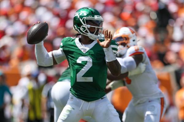 Knee injury impacting Jets QB Tyrod Taylor