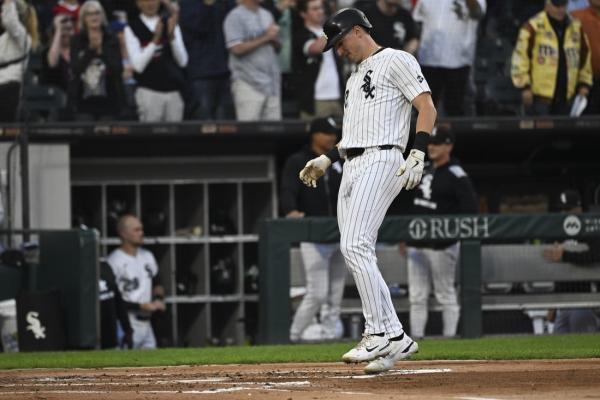 Royals charge back in late innings, overtake White Sox
