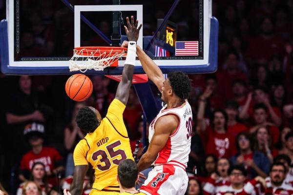 Koa Peat’s 20-10 helps No. 1 Arizona hold off Arizona State