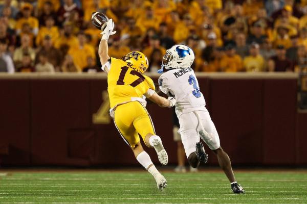 Drake Lindsey, Darius Taylor help Minnesota outlast Buffalo
