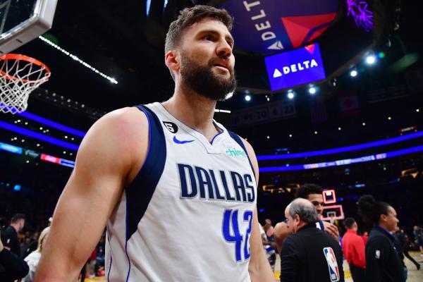 Report: Mavs F/C Maxi Kleber to miss time with broken foot