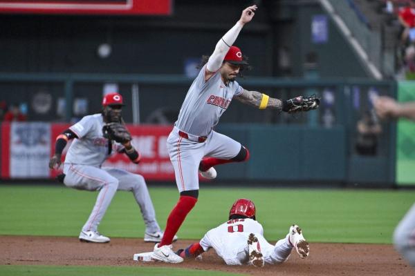 Paul Goldschmidt drives in tiebreaking run as Cardinals edge Reds