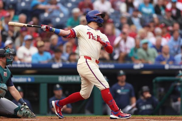 Kyle Schwarber homers in Phillies’ 20-hit attack to rout Mariners