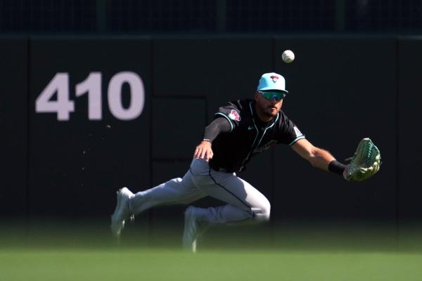 D-backs sign OF Albert Almora to minor league deal